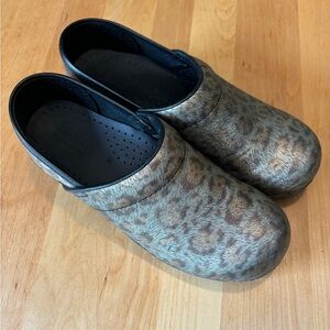 Sanita Blue Leopard Print Leather Professional Clogs EUR 37 US  Women's 6